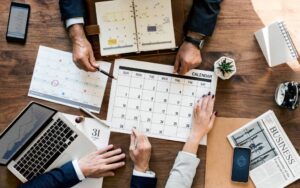 Lee más sobre el artículo Días naturales, hábiles y laborables: diferencias clave para la gestión laboral